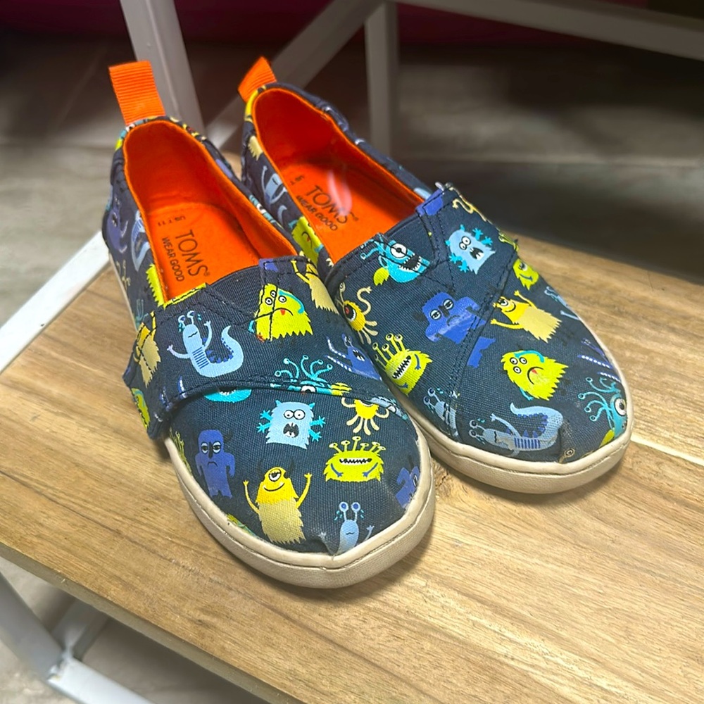 Toms monster shoes sz 11 T